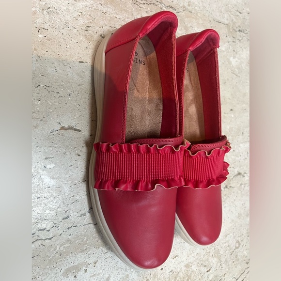 Earth Origins “Ellis” Red Ruffle Slip On Loafers NEW Women’s Size 10 - Picture 7 of 7